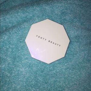 Fenty Beauty Makeup - Fenty beauty highlight Fenty Beauty Makeup - Fenty beauty highlight